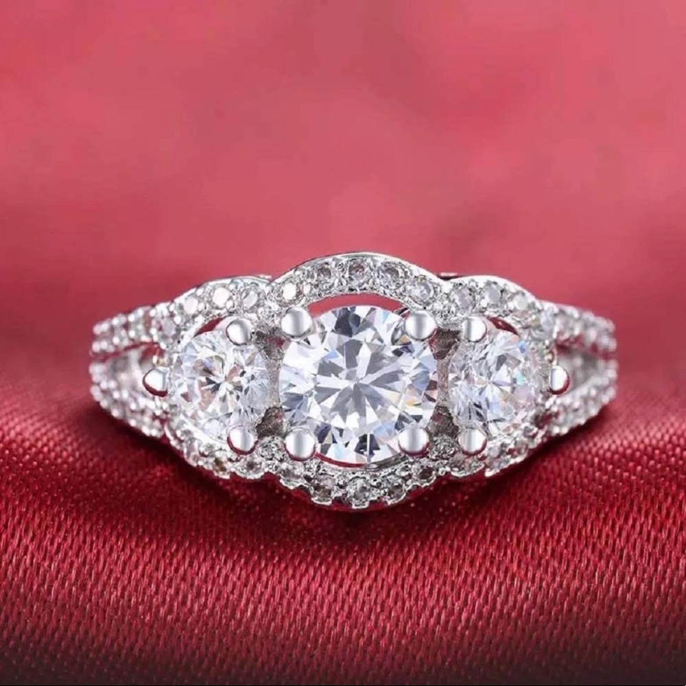 💎NEW 925 Sterling Silver Rhodium Plated 3 Stone Halo Diamond Ring